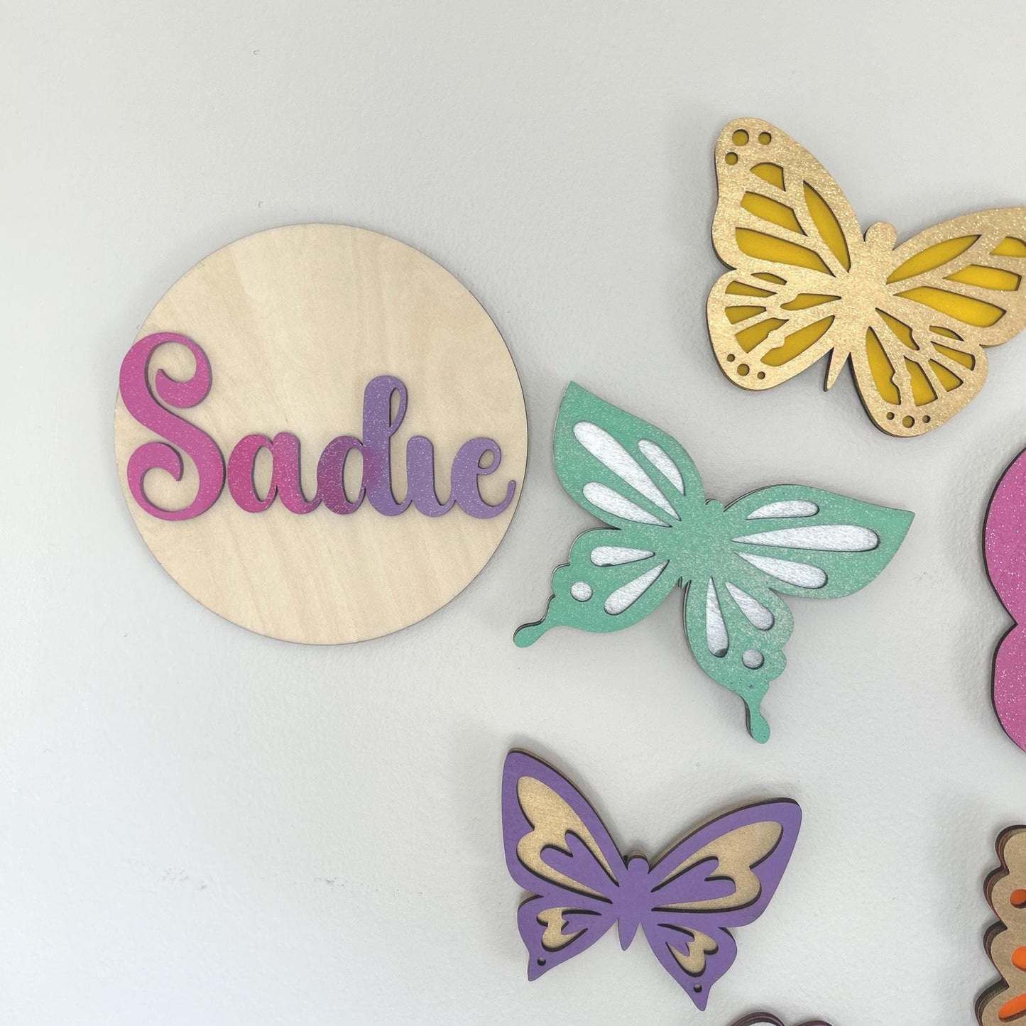 Personalized Name Disc β Custom Wooden Name Sign for Kids | Nursery Wall Decor or Gift | Gradient Glitter Finish | Round Wood Plaque Baby