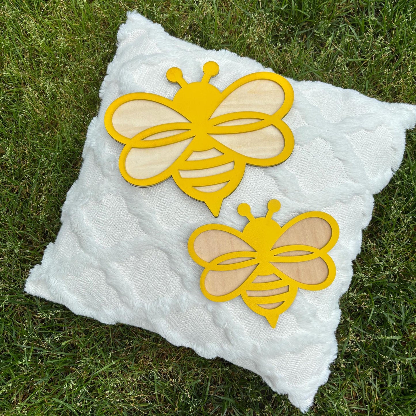 Yellow Bee Wall Decor β Whimsical Wooden Nursery Art for Nature-Loving Kids β Cute Handmade Honeybee Sign for Baby Room or Playroom